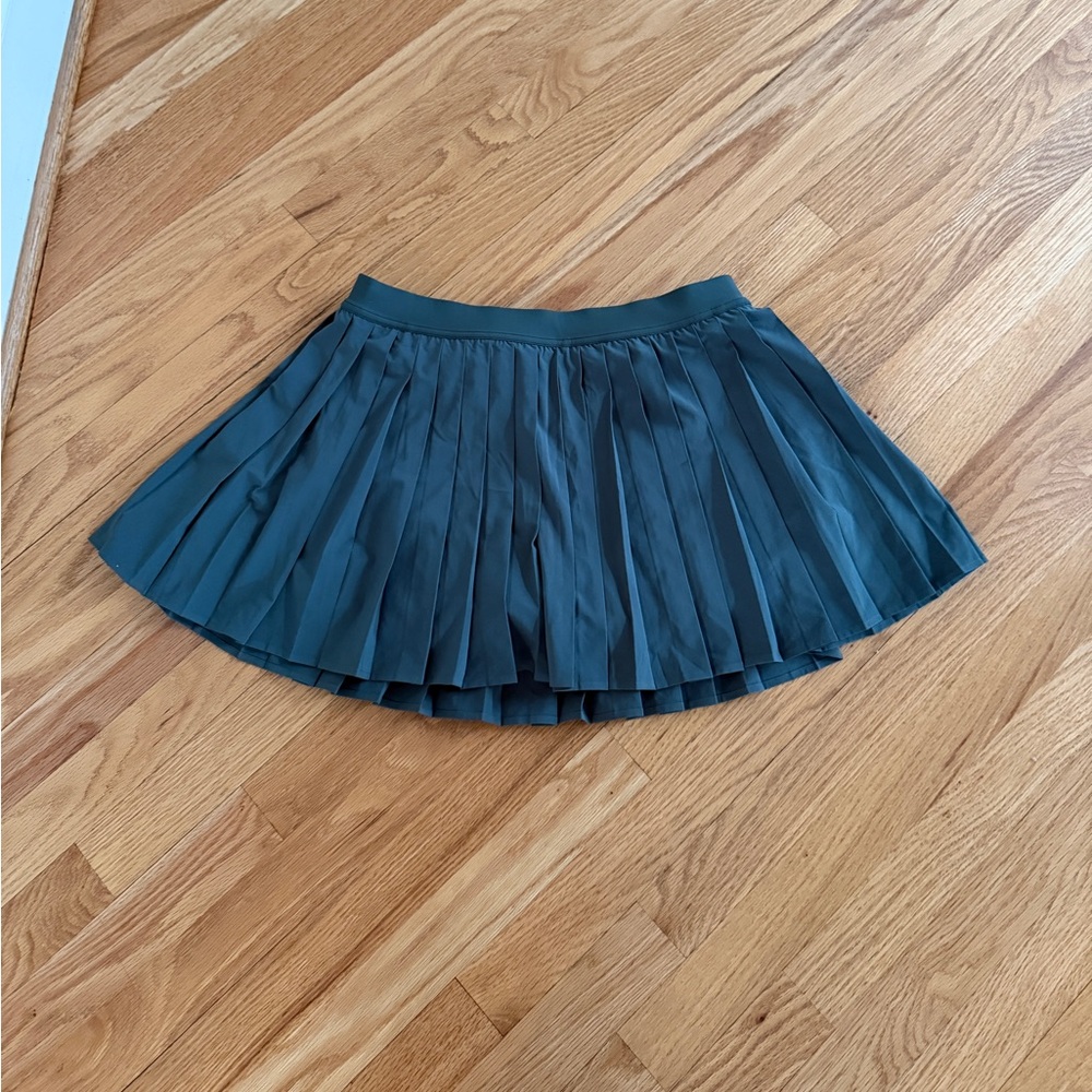 Lululemon pleated skort green tennis skirt with shorts size 10